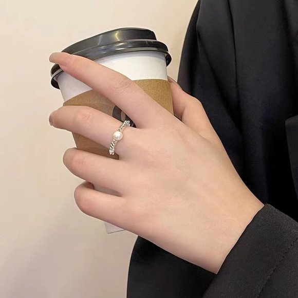 Irregular broken silver pearl ring - Picture 3 of 5